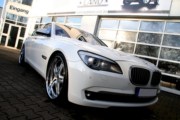 BMW 750i - White Edition